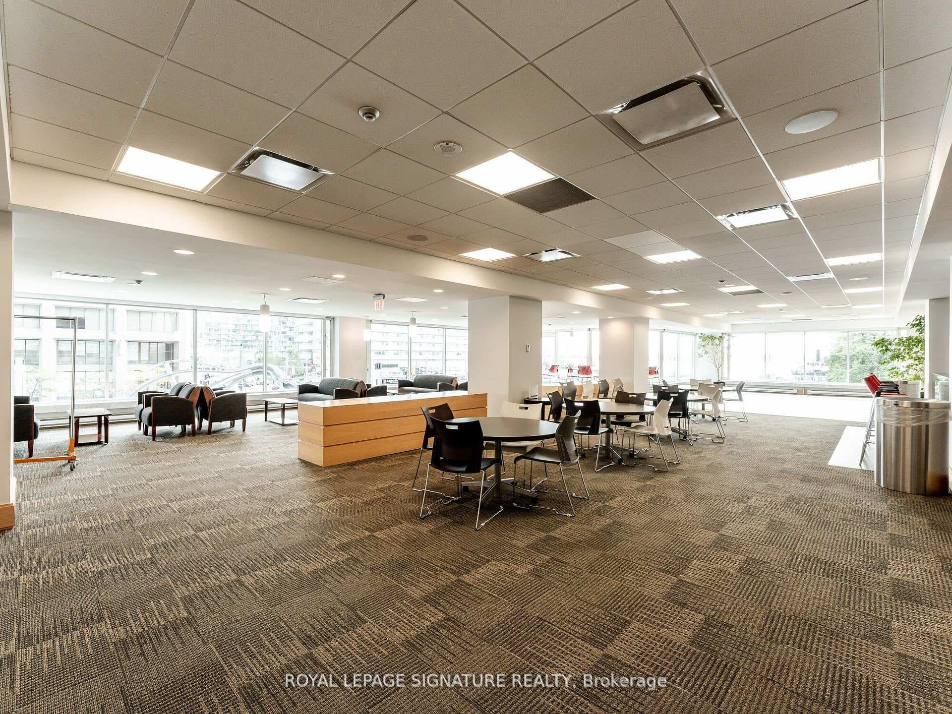 10 Queens Quay Unit PH01 photo 29