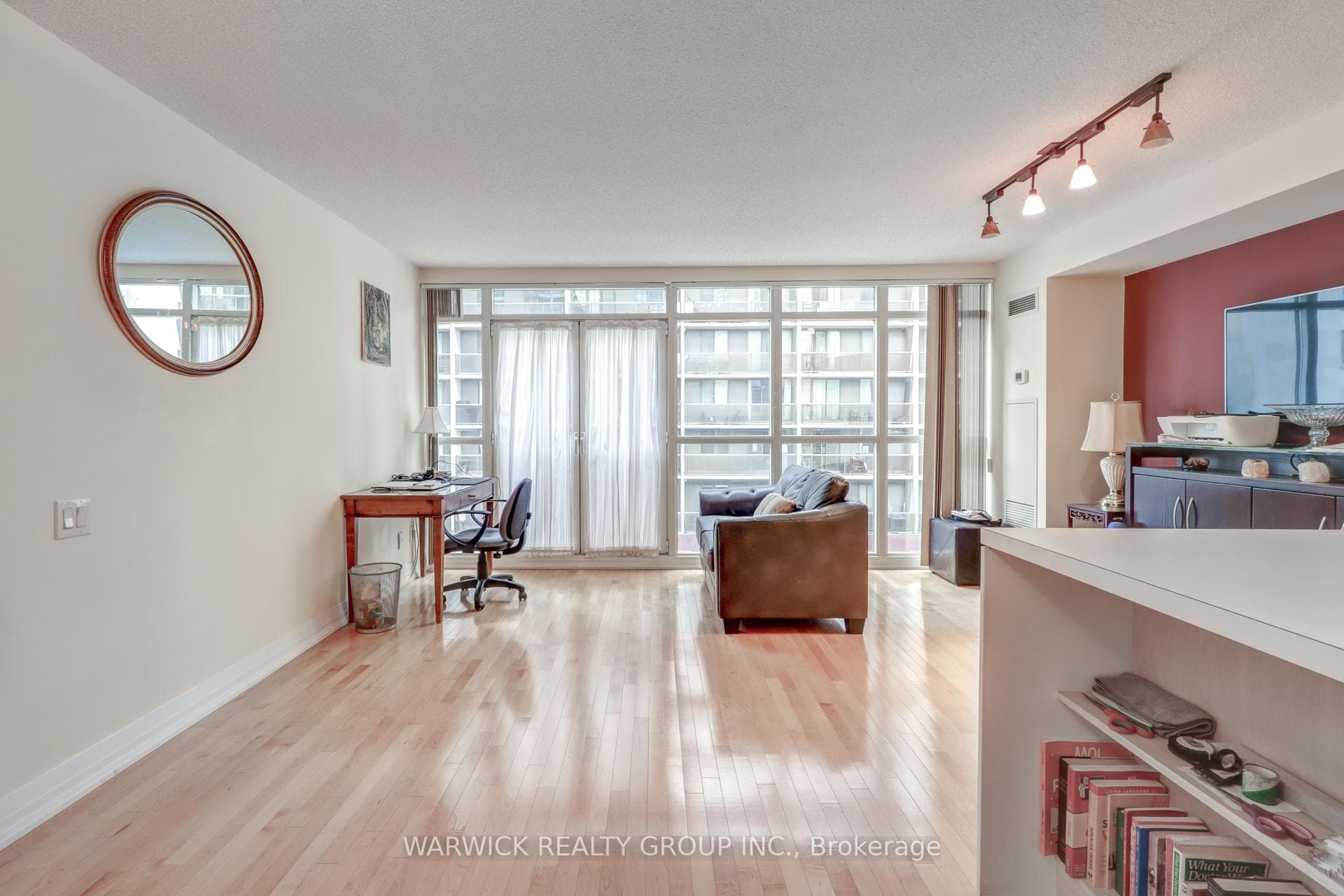 25 Carlton Street Unit 509 photo 8