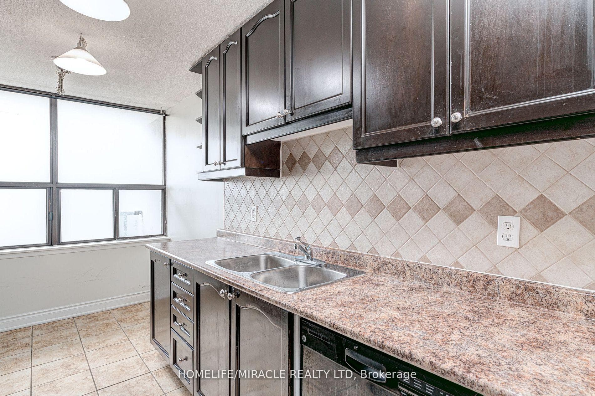 17 Knightsbridge Road Unit 1004 photo 10