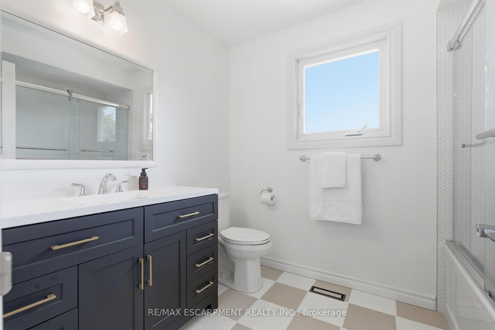 463 Gowland Crescent photo 27