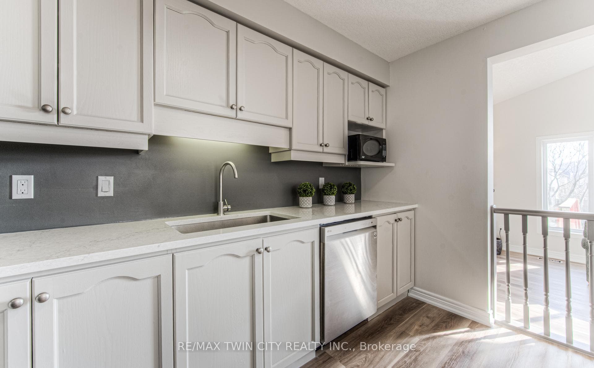 689 Zermatt Drive photo 15