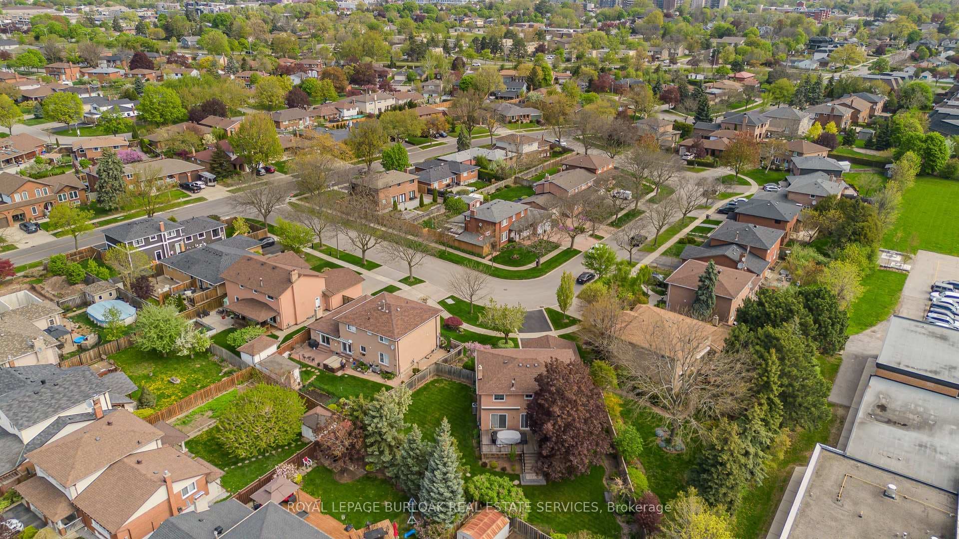318 Slade Crescent photo 48
