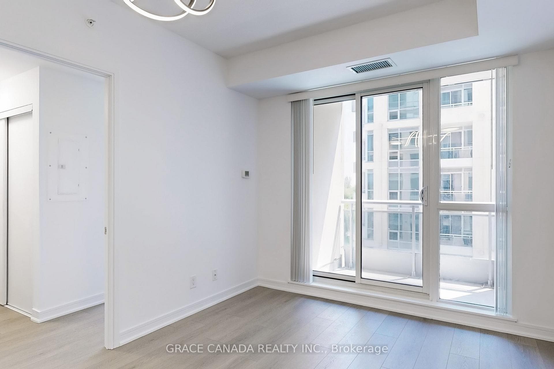 9205 Yonge Street Unit 409 photo 12
