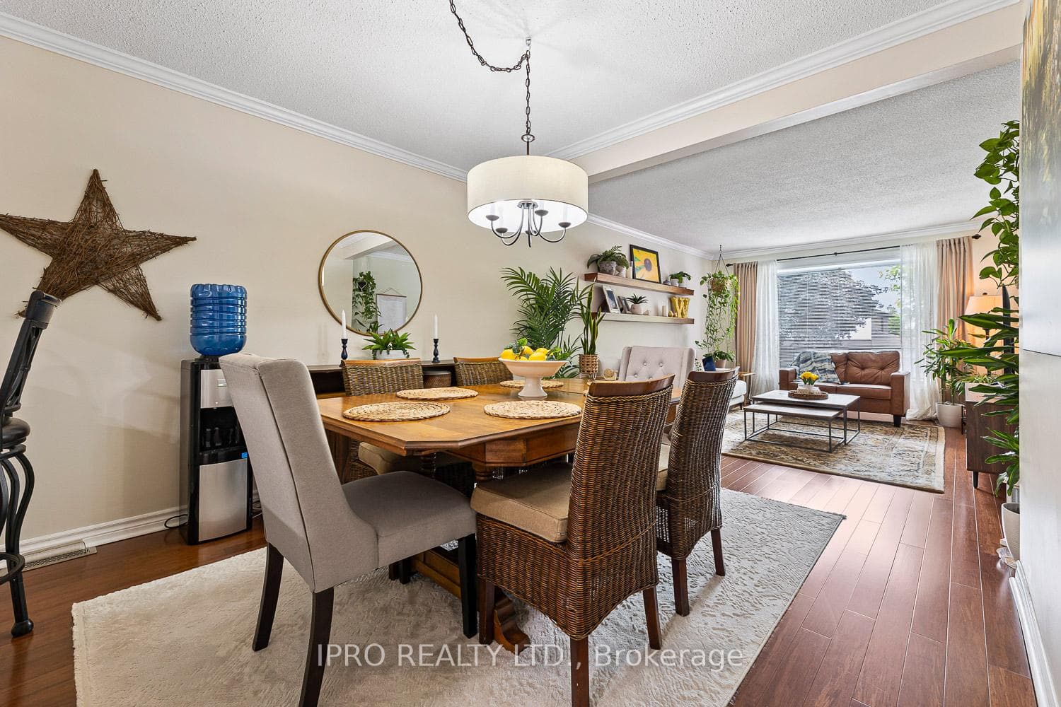 216 Thoms Crescent photo 6