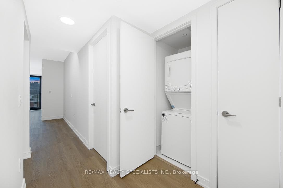 1 JARVIS Street Unit 1401 photo 15