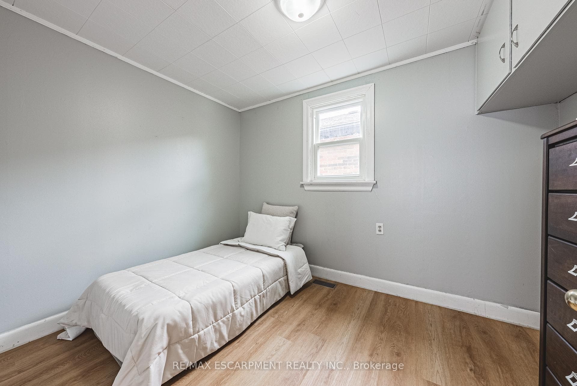 161 Ivon Avenue photo 9