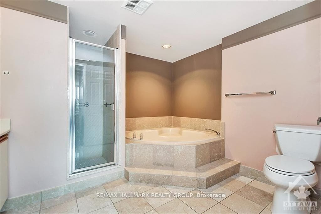 1510 Riverside Drive Unit 306 photo 23