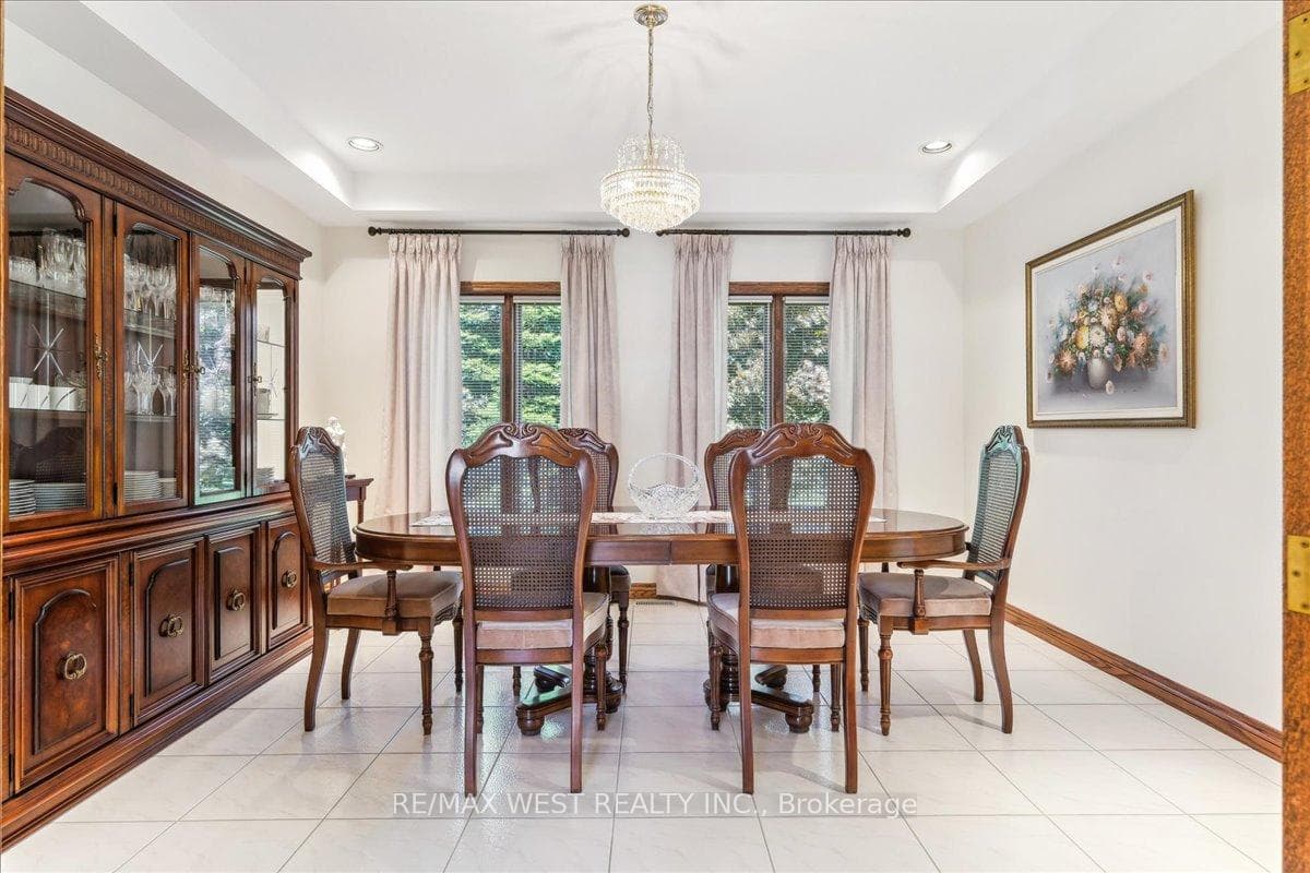 8 Estateview Circle photo 4