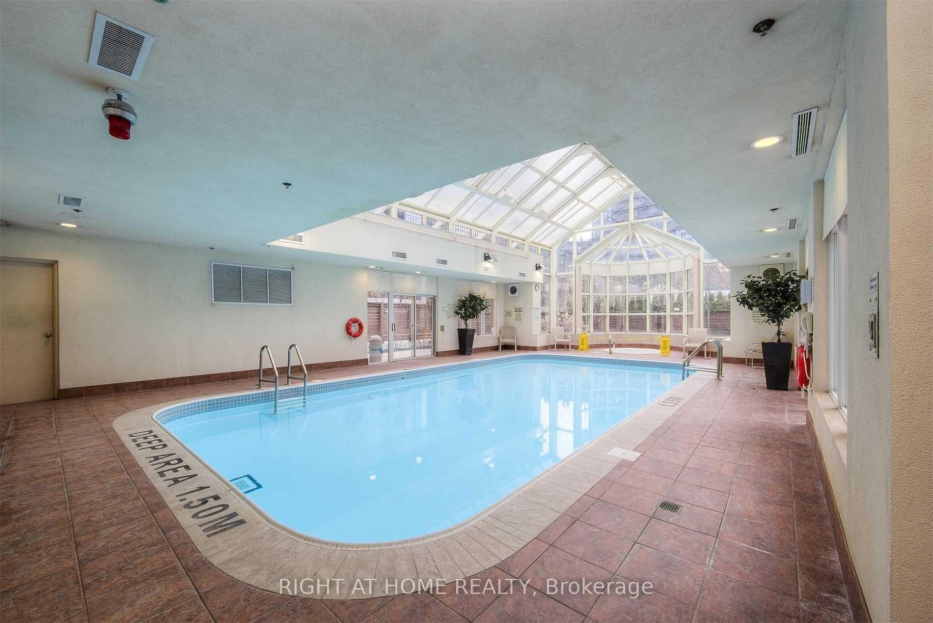 28 Ted Rogers Way Unit 2211 photo 8