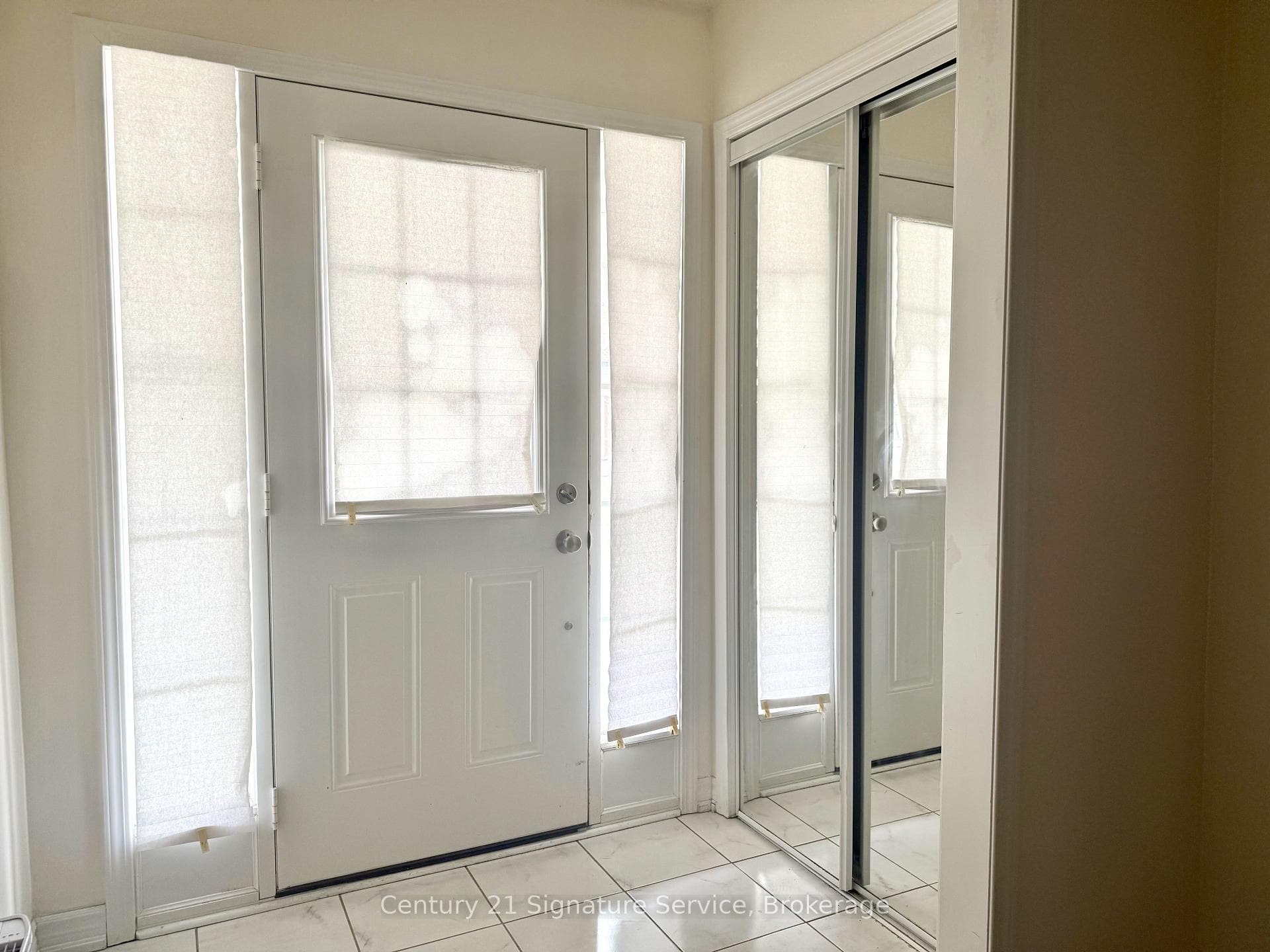 582 Allport Gate photo 3