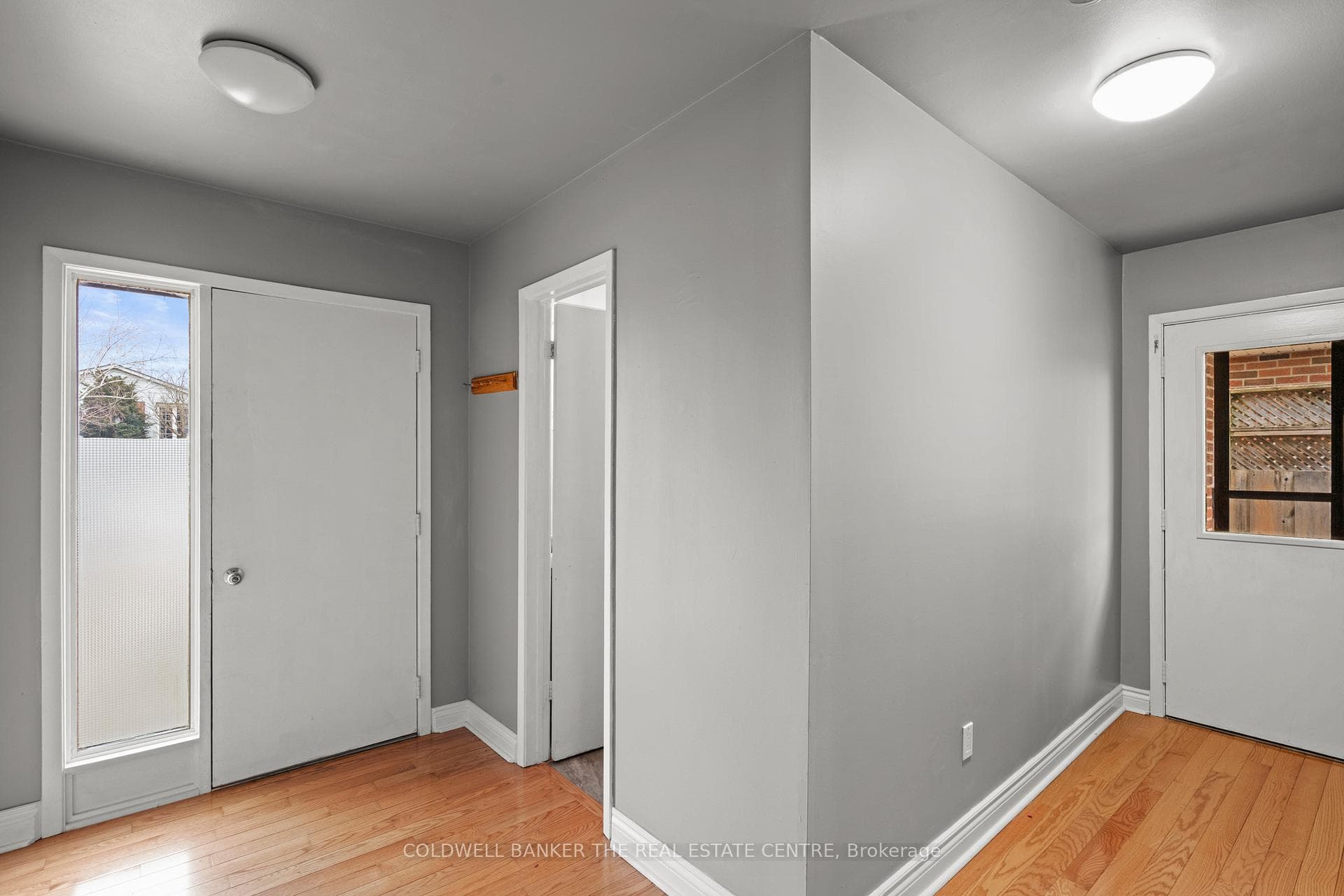 232 Talbot Crescent photo 14