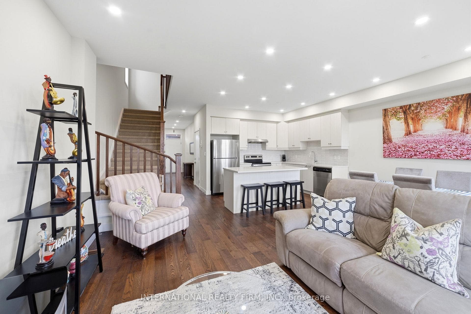 134 Bedrock Drive photo 3