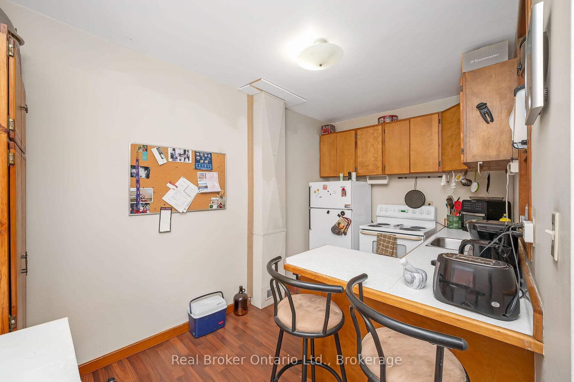122 KING Street photo 34