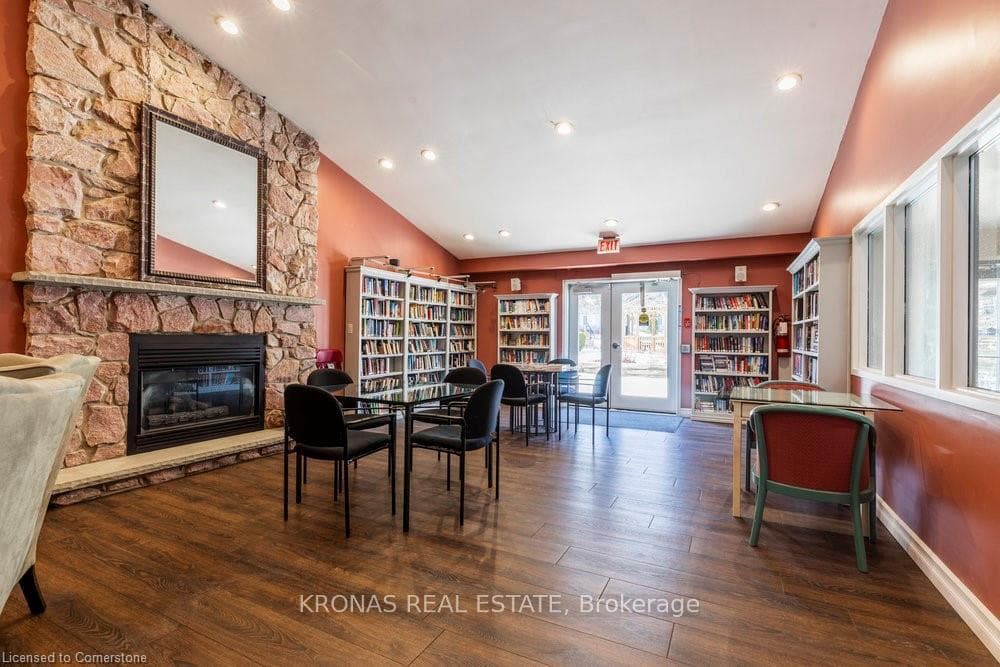 212 SILVERBIRCH Boulevard photo 38