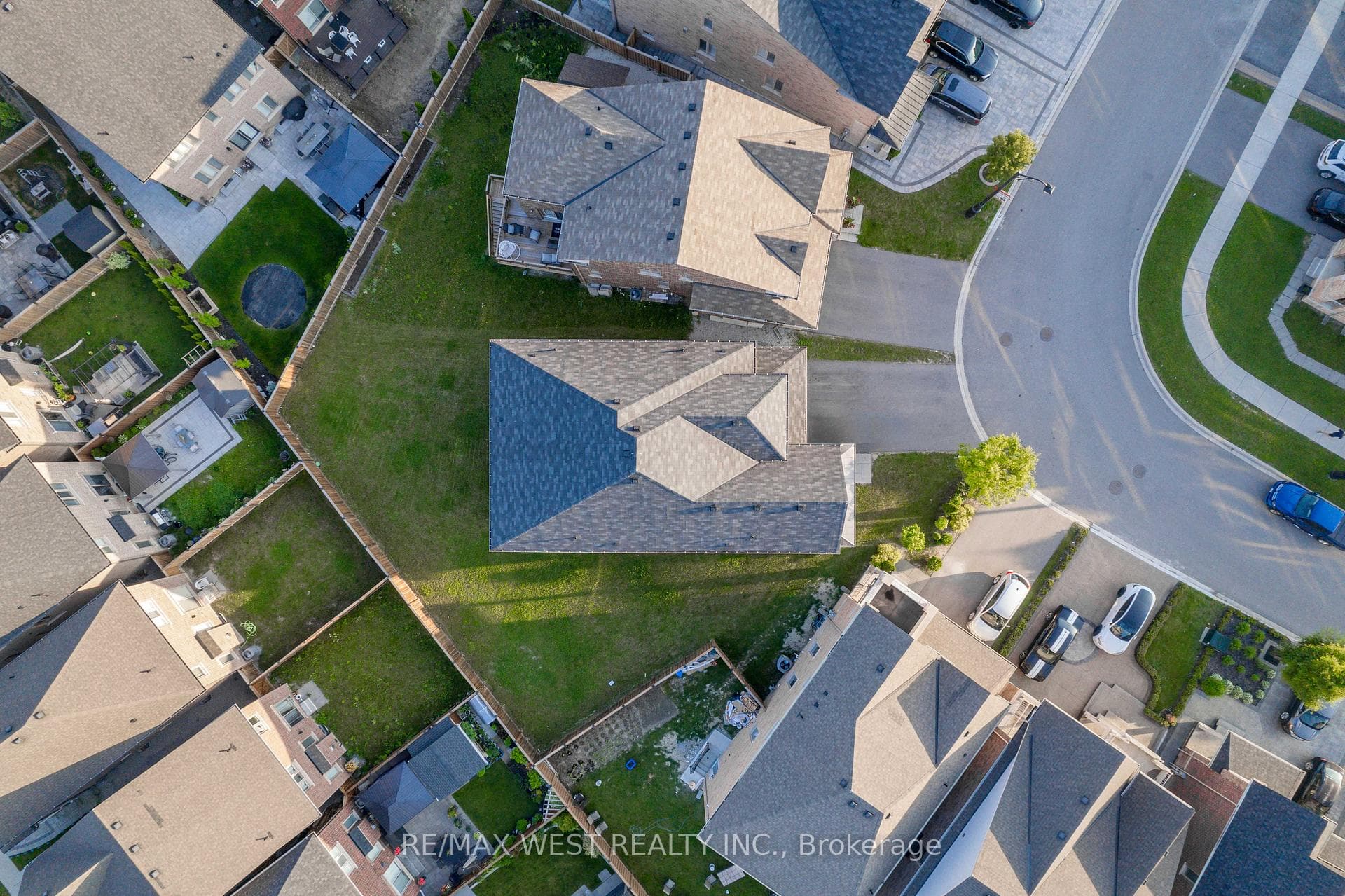 142 Beaconsfield Drive photo 34