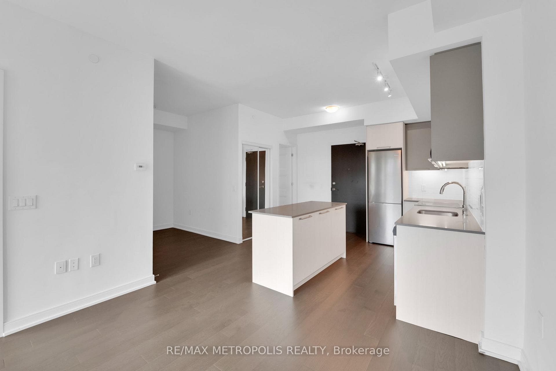 25 Neighbourhood Lane Unit 602 photo 5