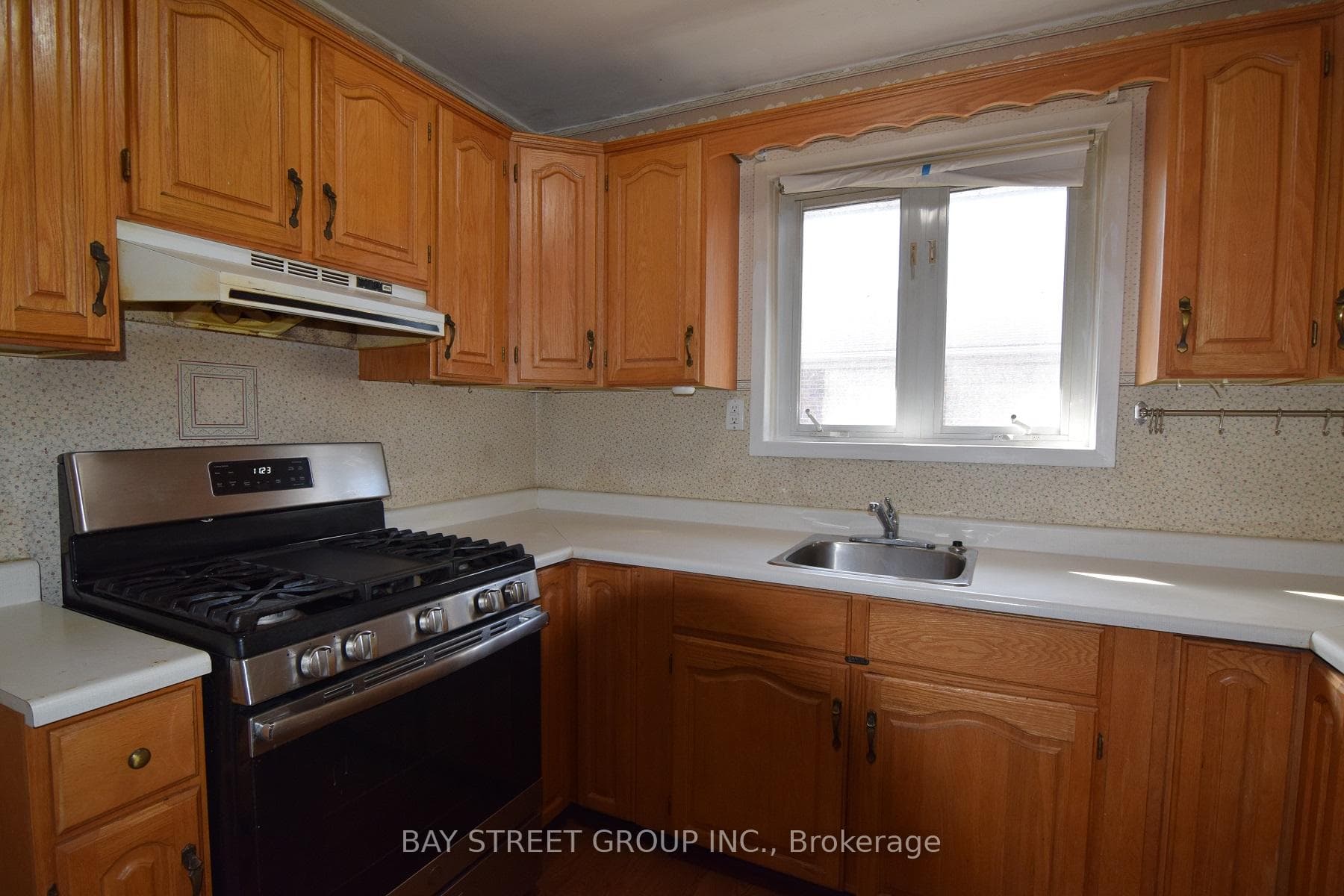 35 Cumberland Dr. Drive Unit Upper photo 3