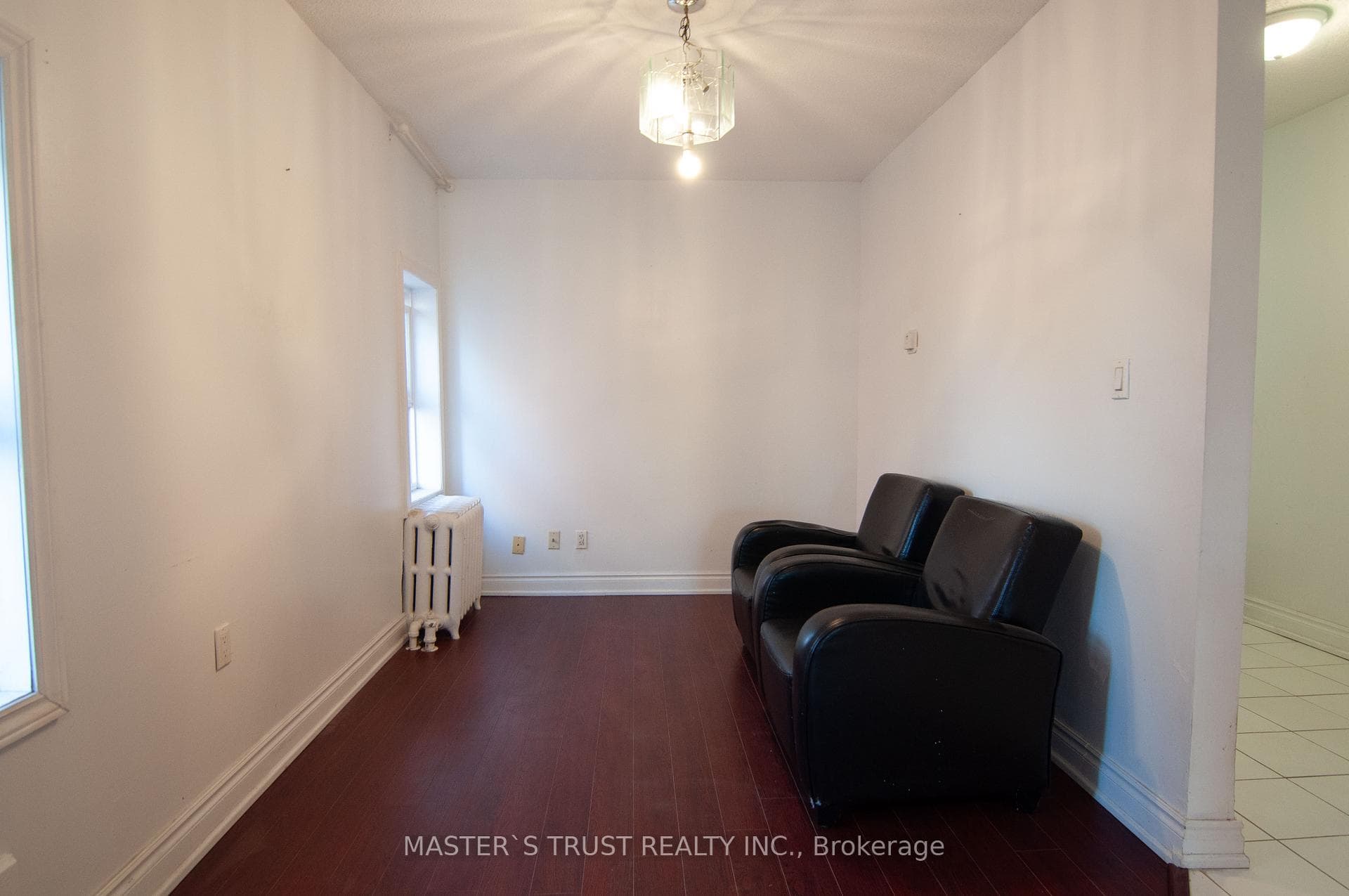 567 Oakwood Avenue Unit Upper photo 6