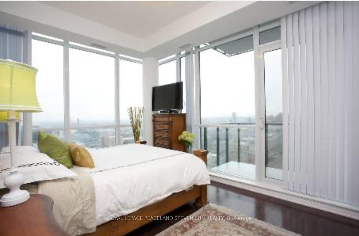 770 Bay Street Unit Ph208 photo 25