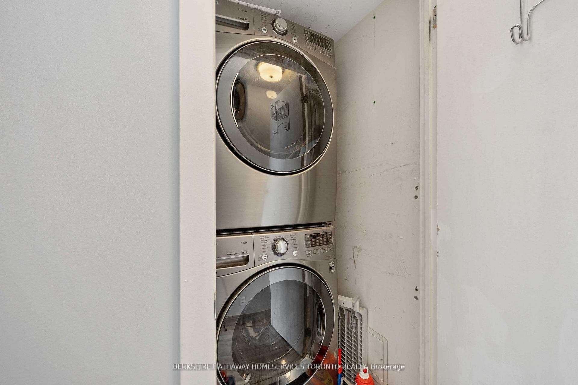 38 Joe Shuster Way Unit 1625 photo 16