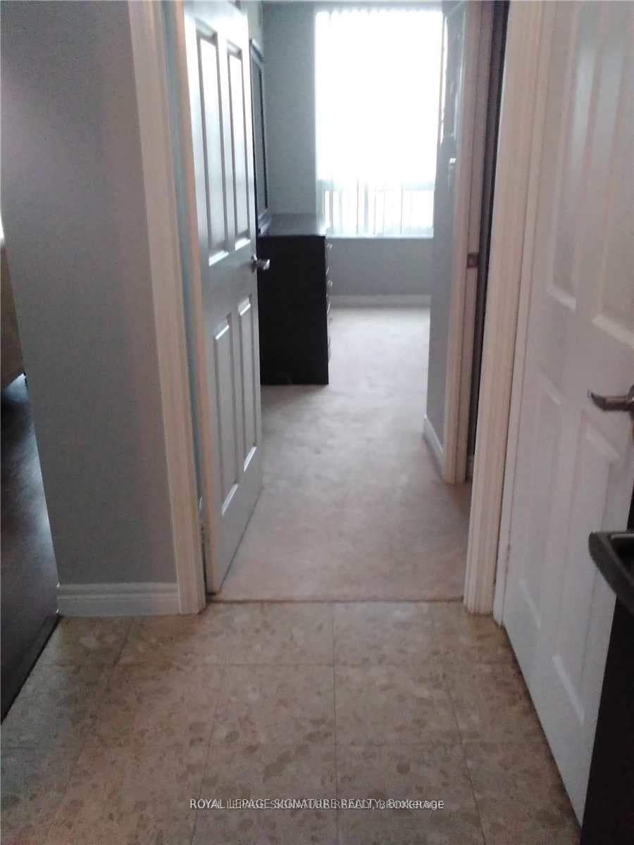 208 Enfield Place Unit 2009 photo 7