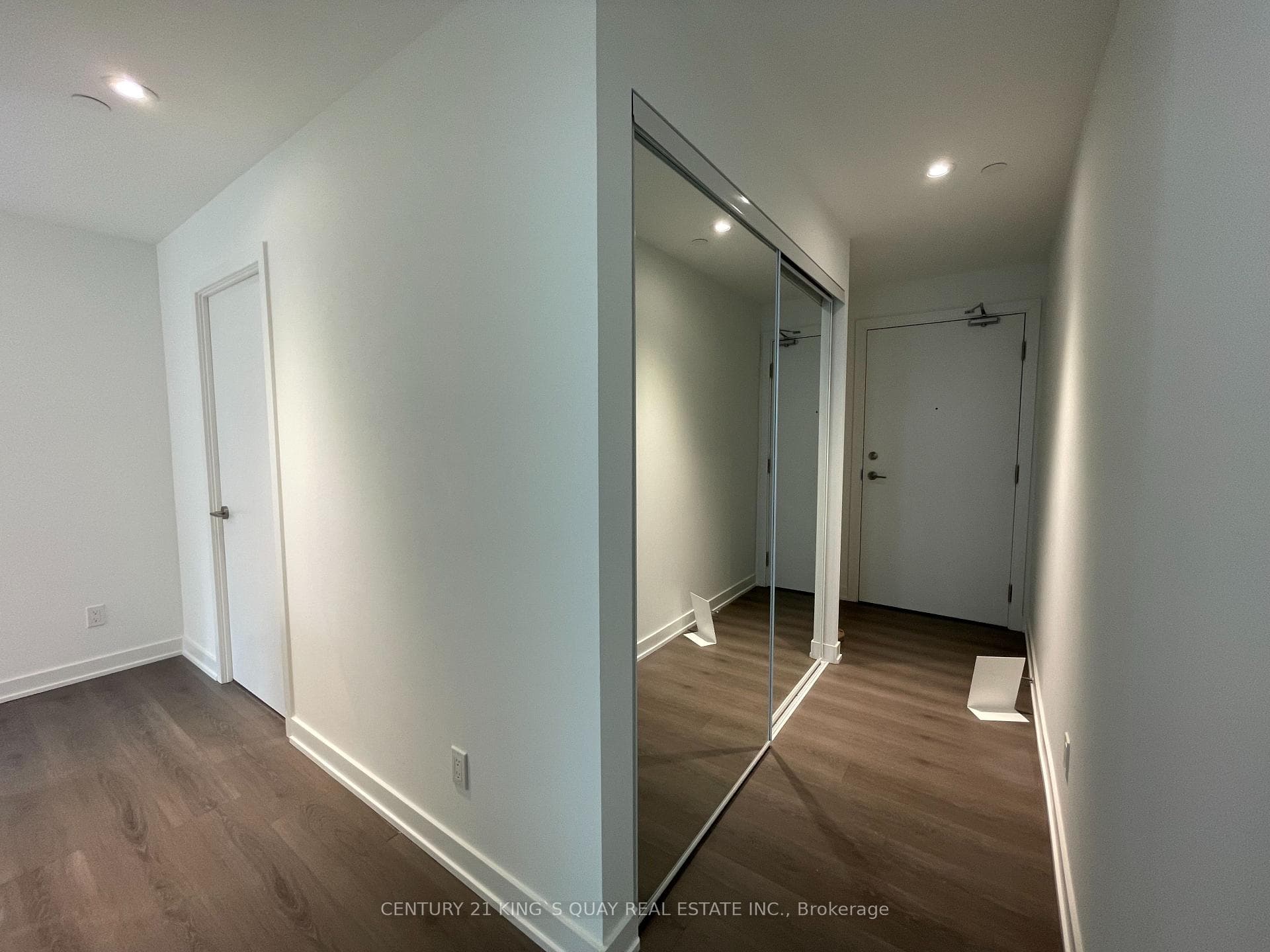 8 WELLESLEY Street Unit 1603 photo 17