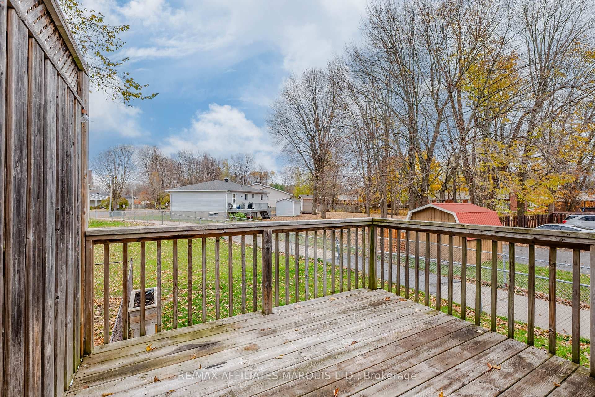 660 Hamilton Crescent photo 39