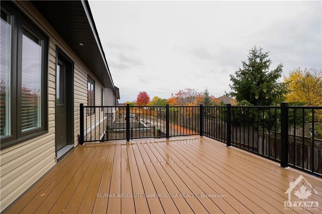 42 SENATORS GATE Drive photo 15