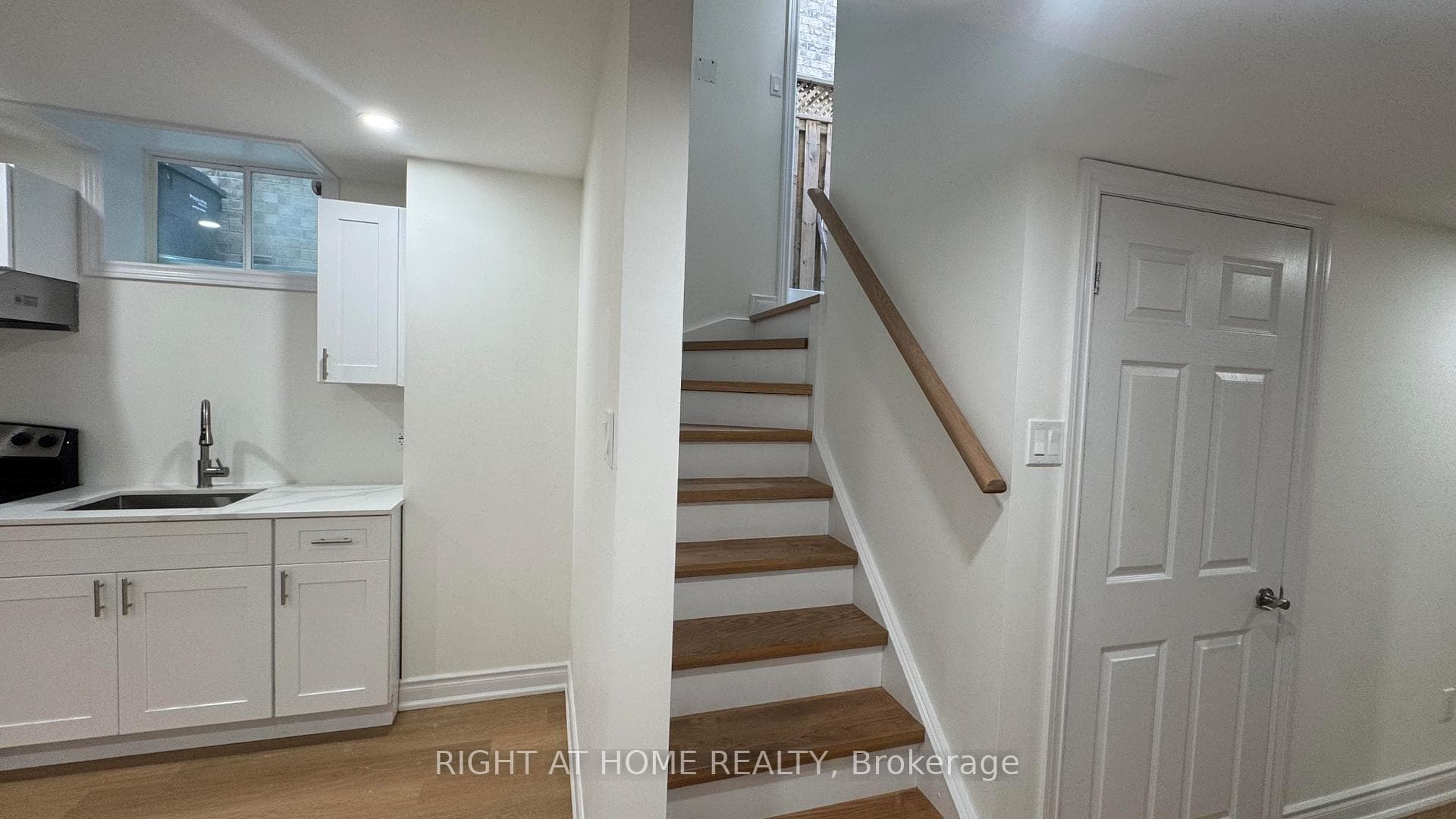 5327 Bellaggio Crescent Unit Bsmt photo 3