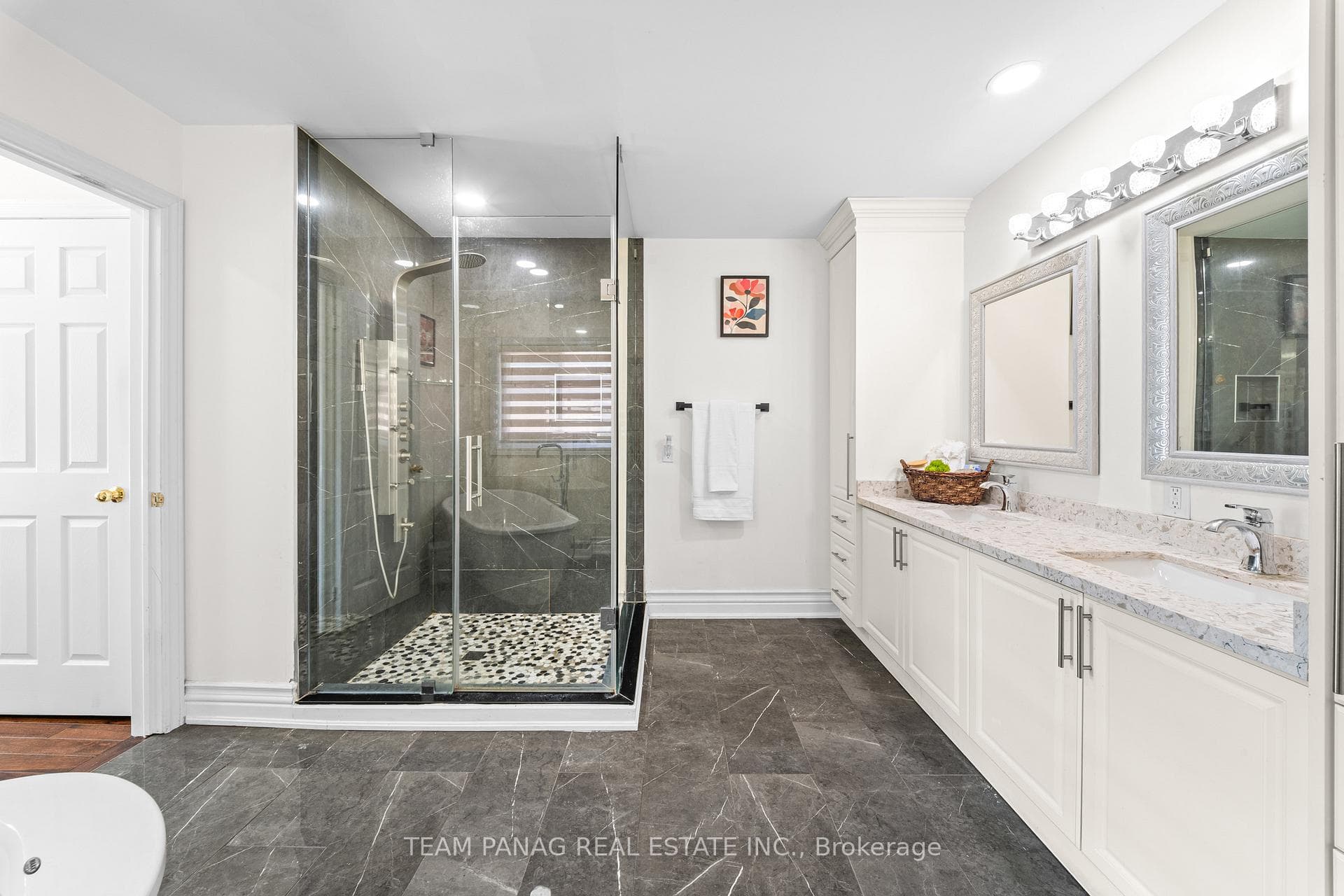502 Fernforest Drive photo 27