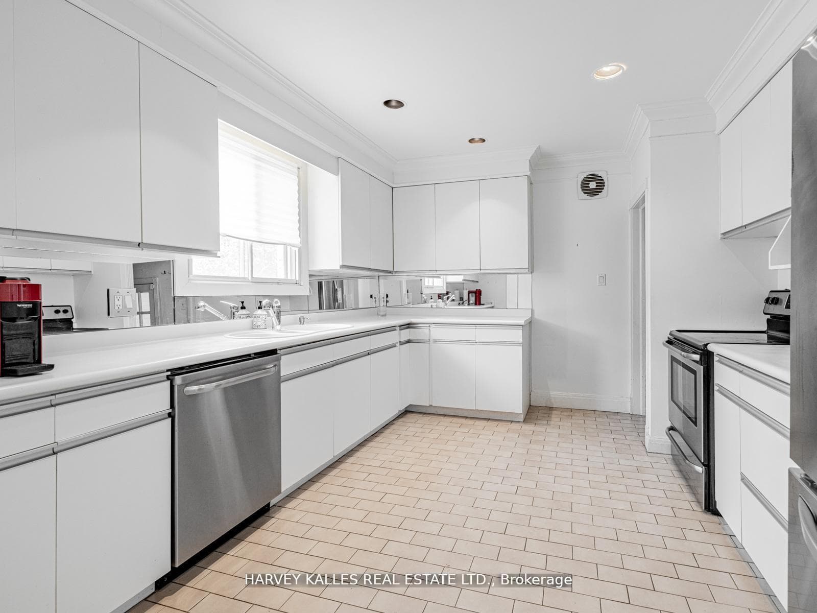 2 Silverwood Avenue photo 19