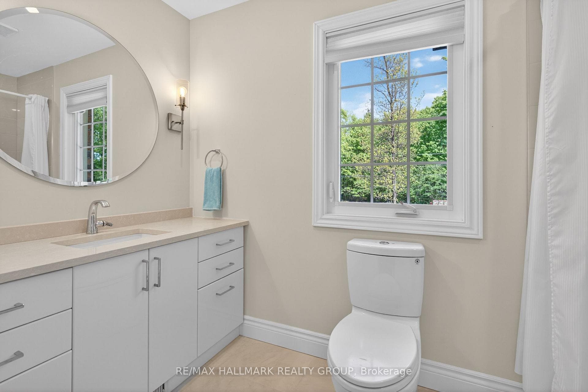 Full bath on 2nd Floor