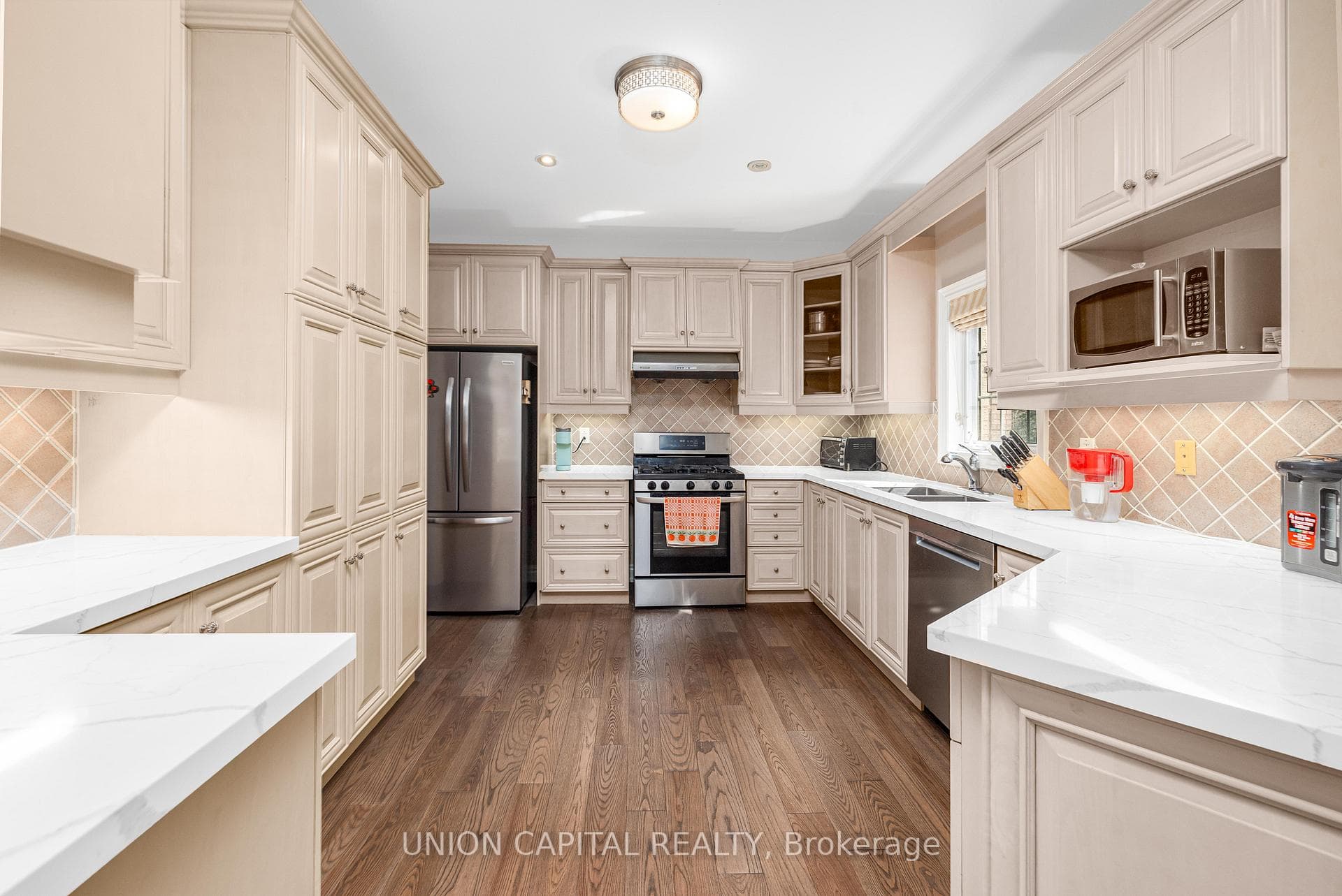 75 Langtry Place photo 9