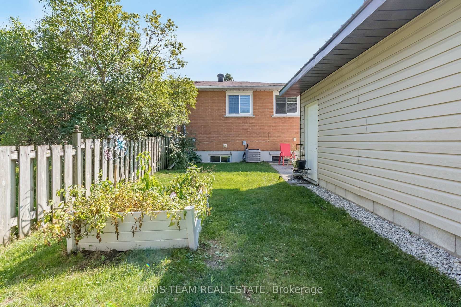 1 Gibbard Crescent photo 18