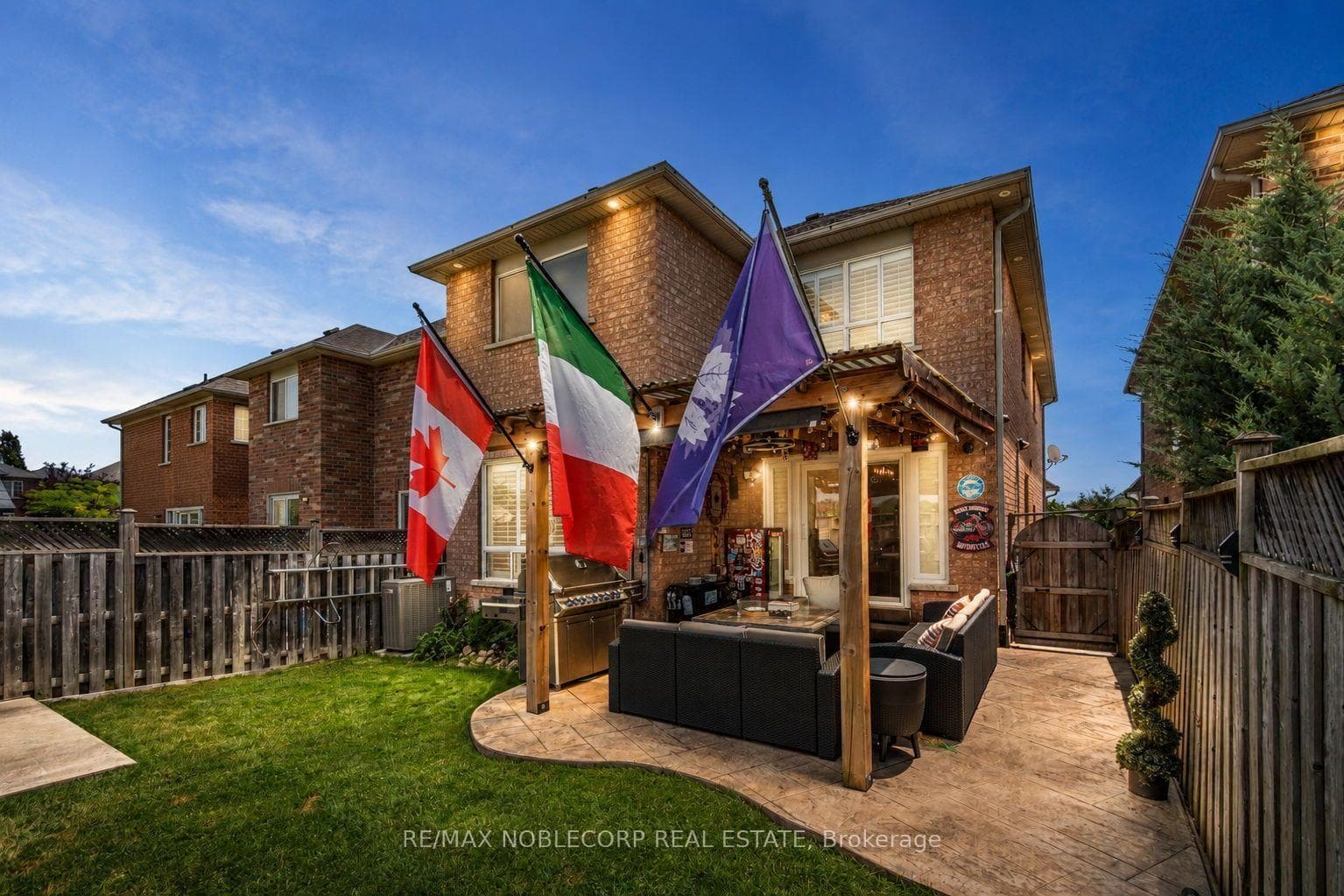 111 Emily Carr Crescent photo 36
