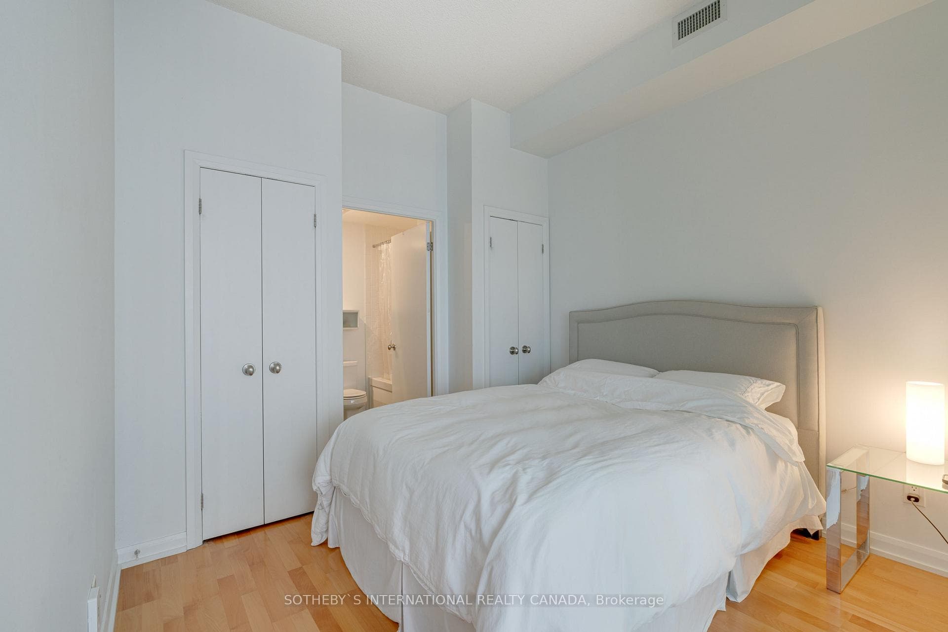 111 Elizabeth Street Unit 1822 photo 13