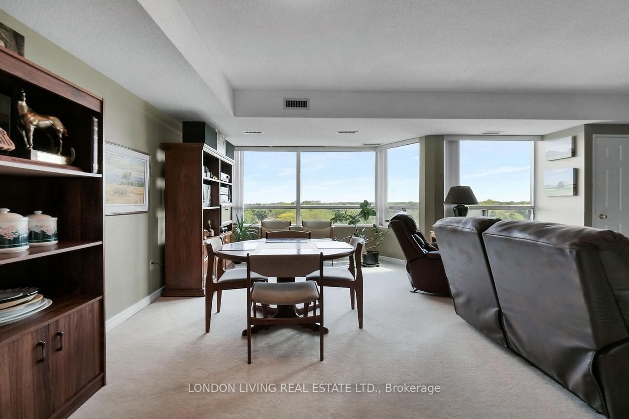 744 Wonderland Road Unit 805 photo 12