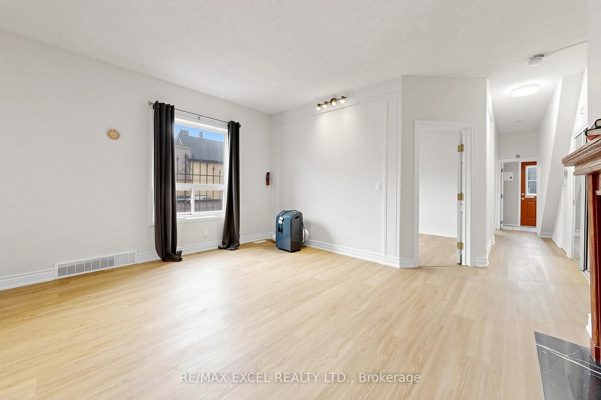 259 Victoria Avenue Unit Main photo 5