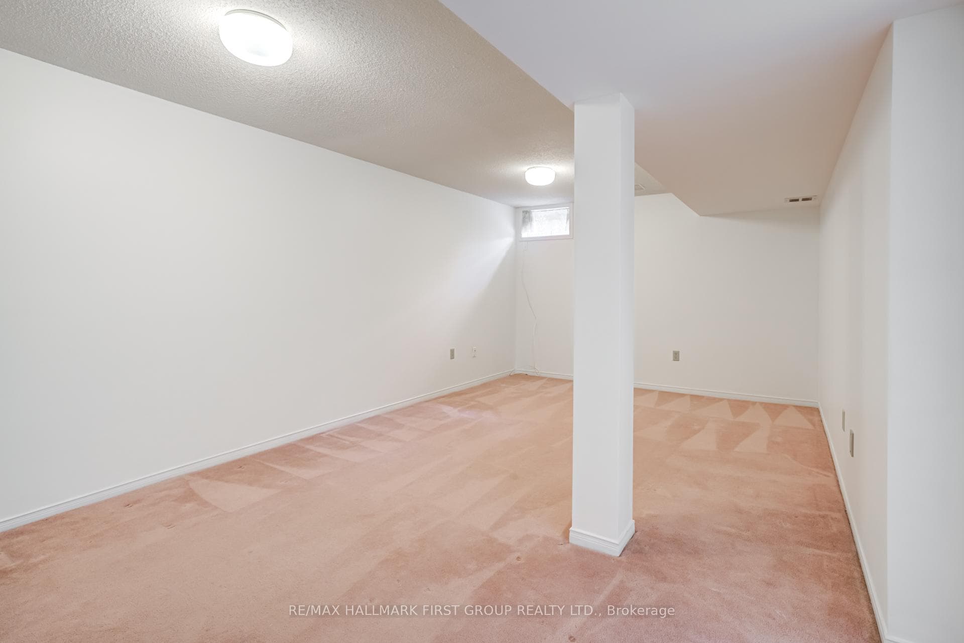 1698 Autumn Crescent photo 22