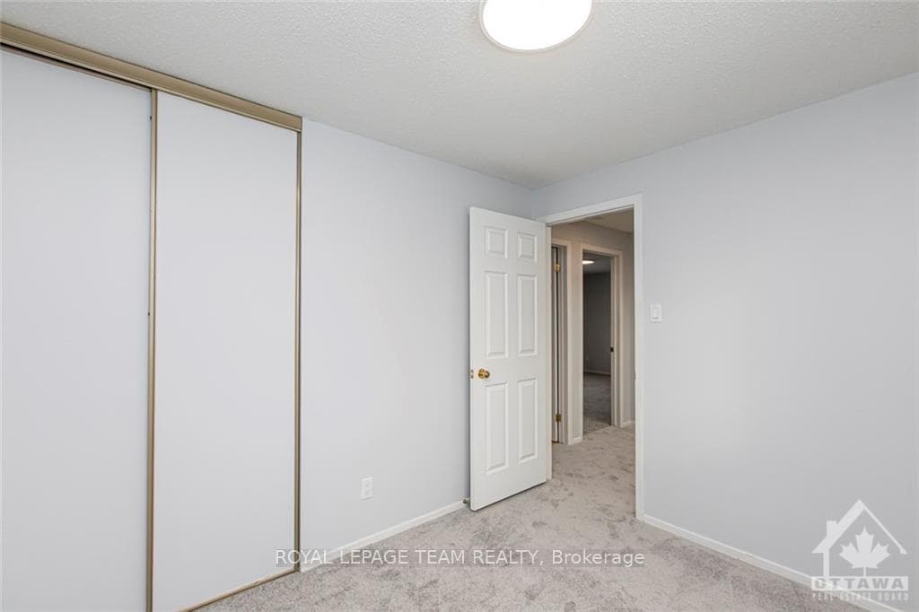 69 PINETRAIL Crescent photo 18