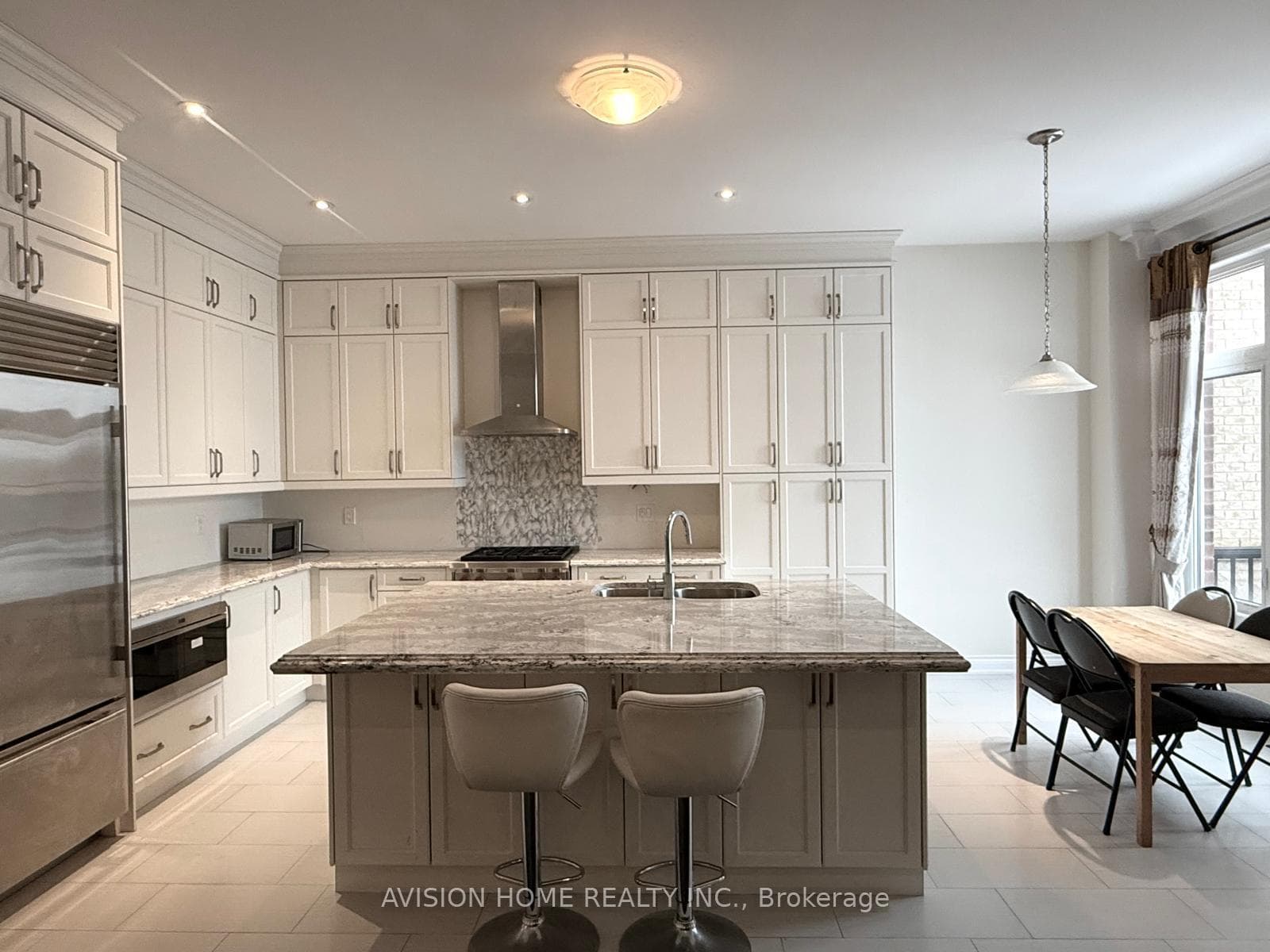 298 Angus Glen Boulevard photo 10