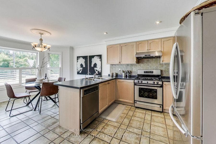 162 Finch Ave Avenue Unit B, 2nd flr photo 5