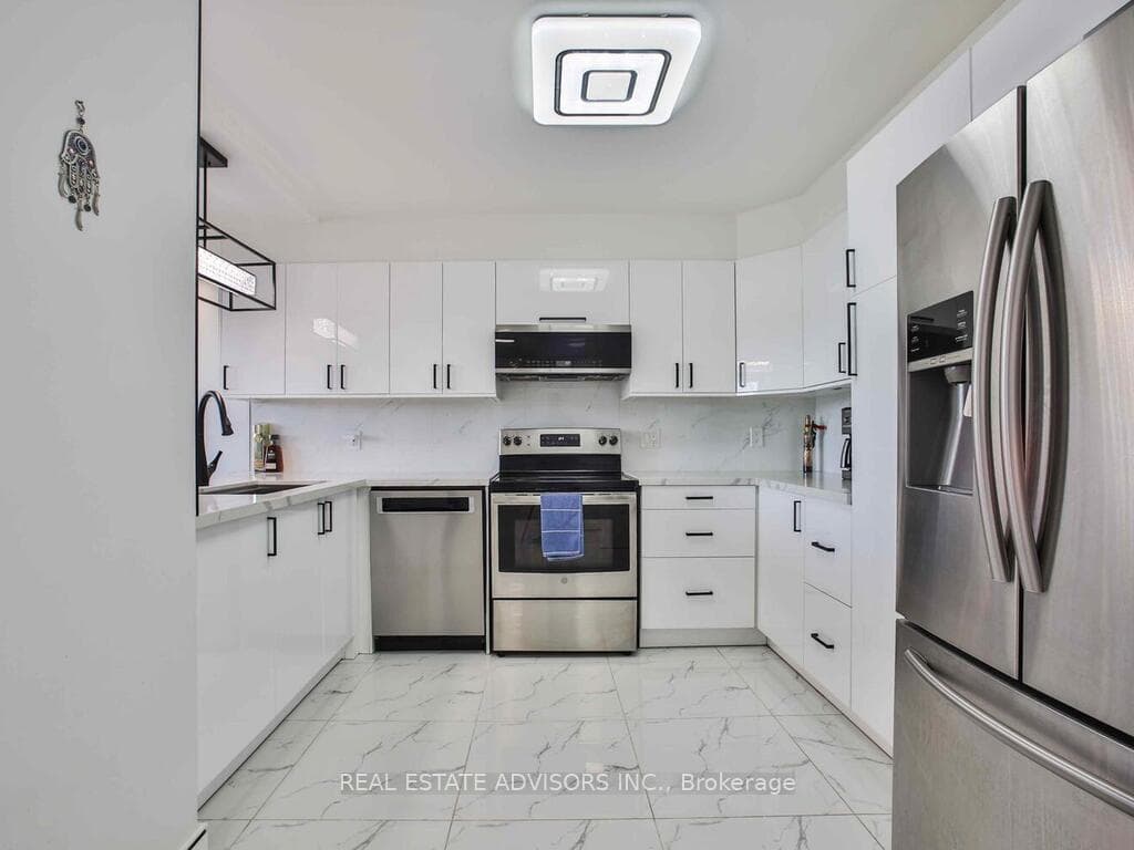 234 Albion Road Unit 804 photo 13