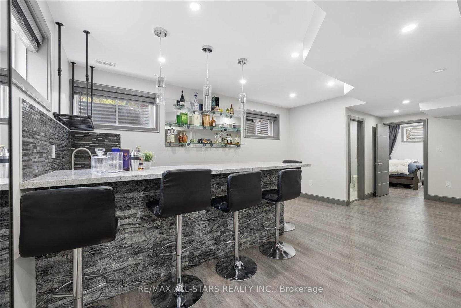 114 Kingsridge Road photo 34