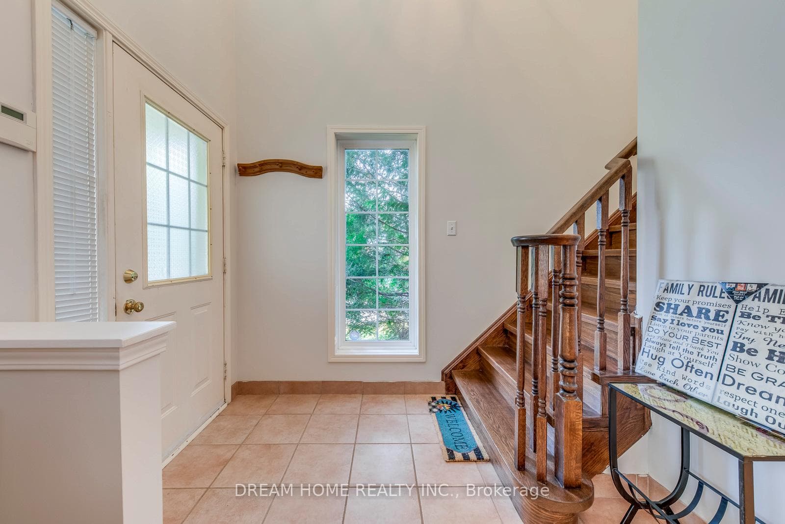 1281 GLENROSE Crescent photo 4