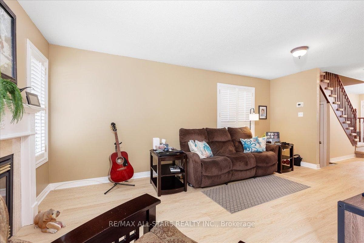 56 Ian Drive photo 13