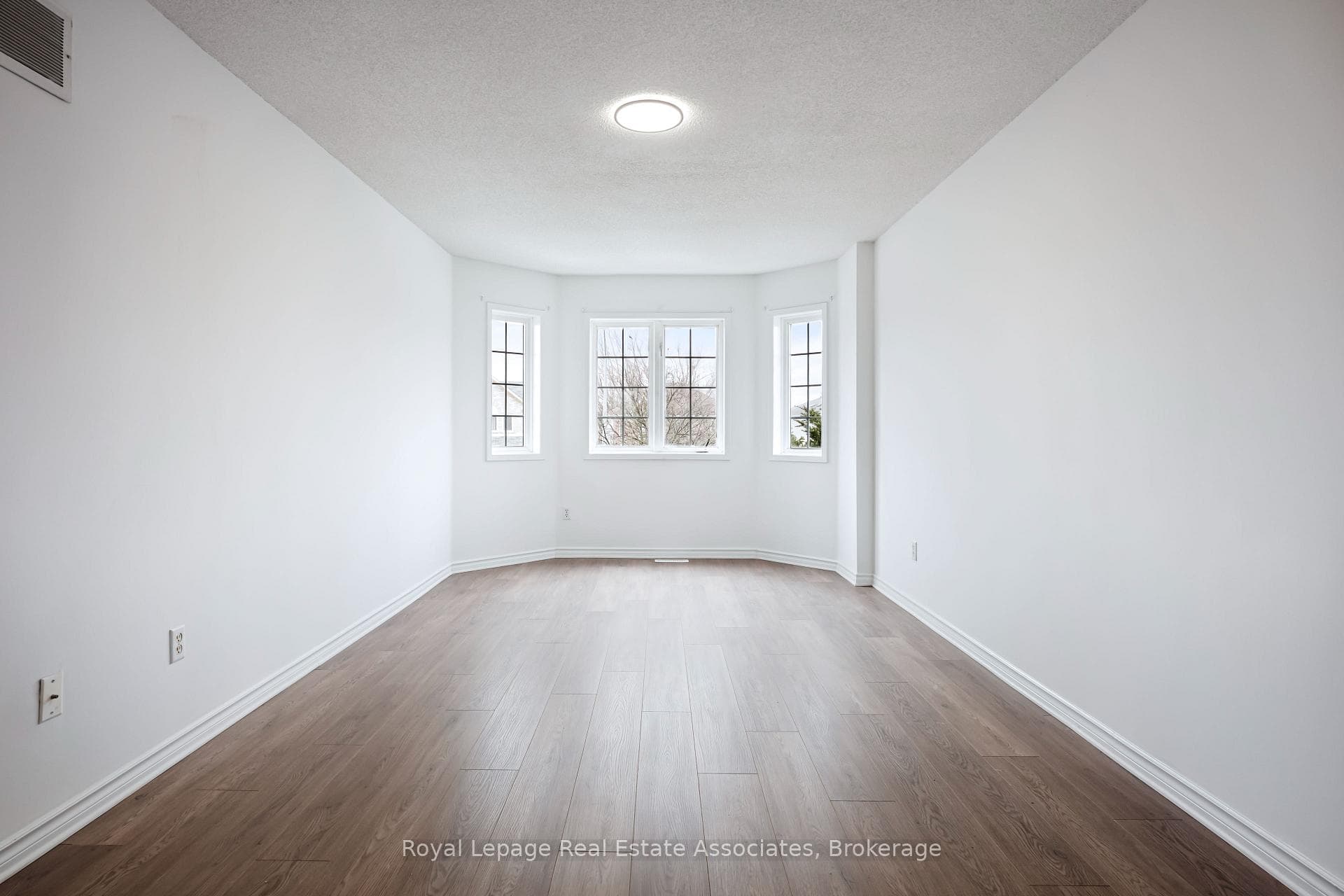1101 Corrie Street photo 39