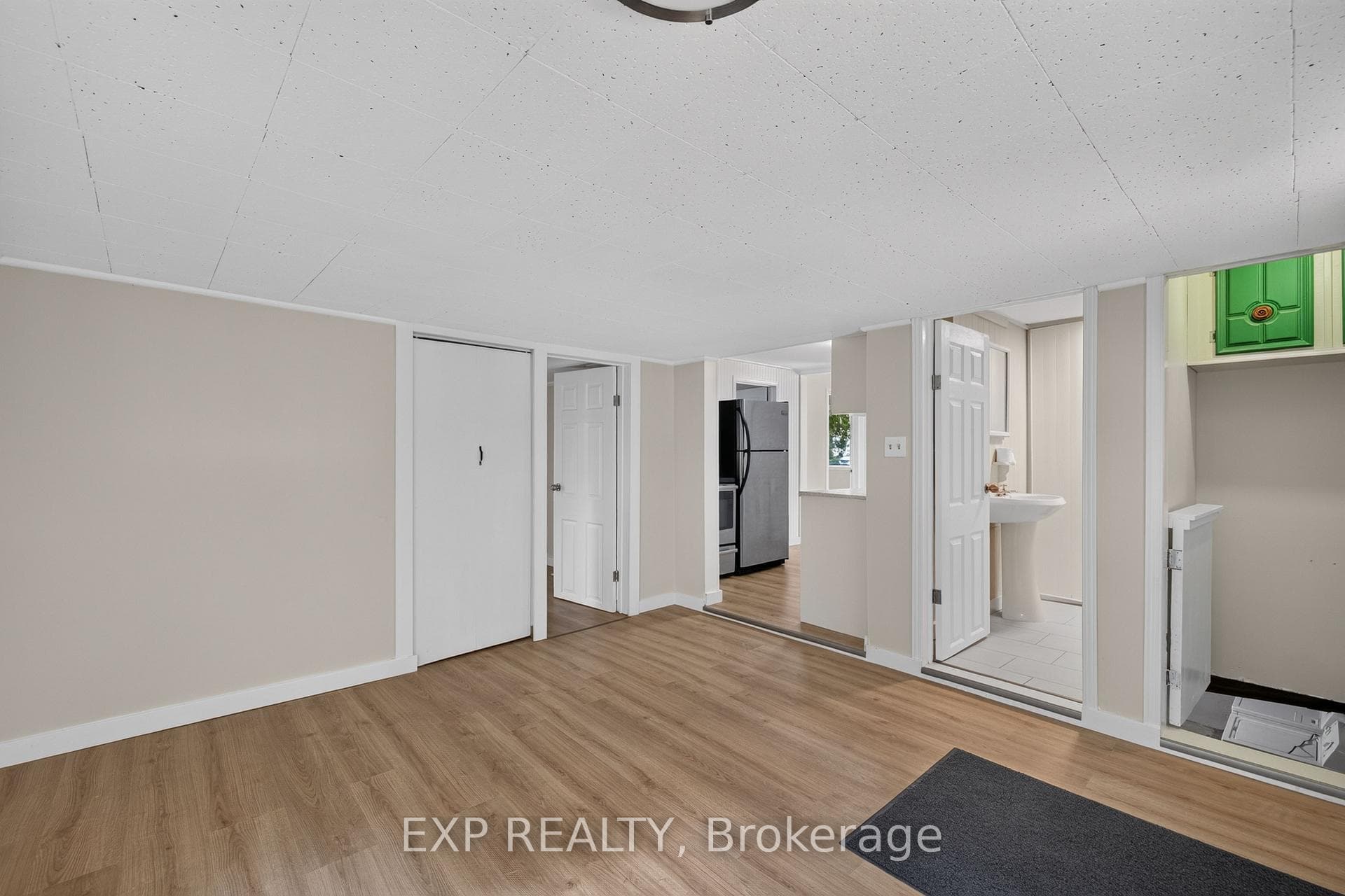 146 Whiting Street photo 16