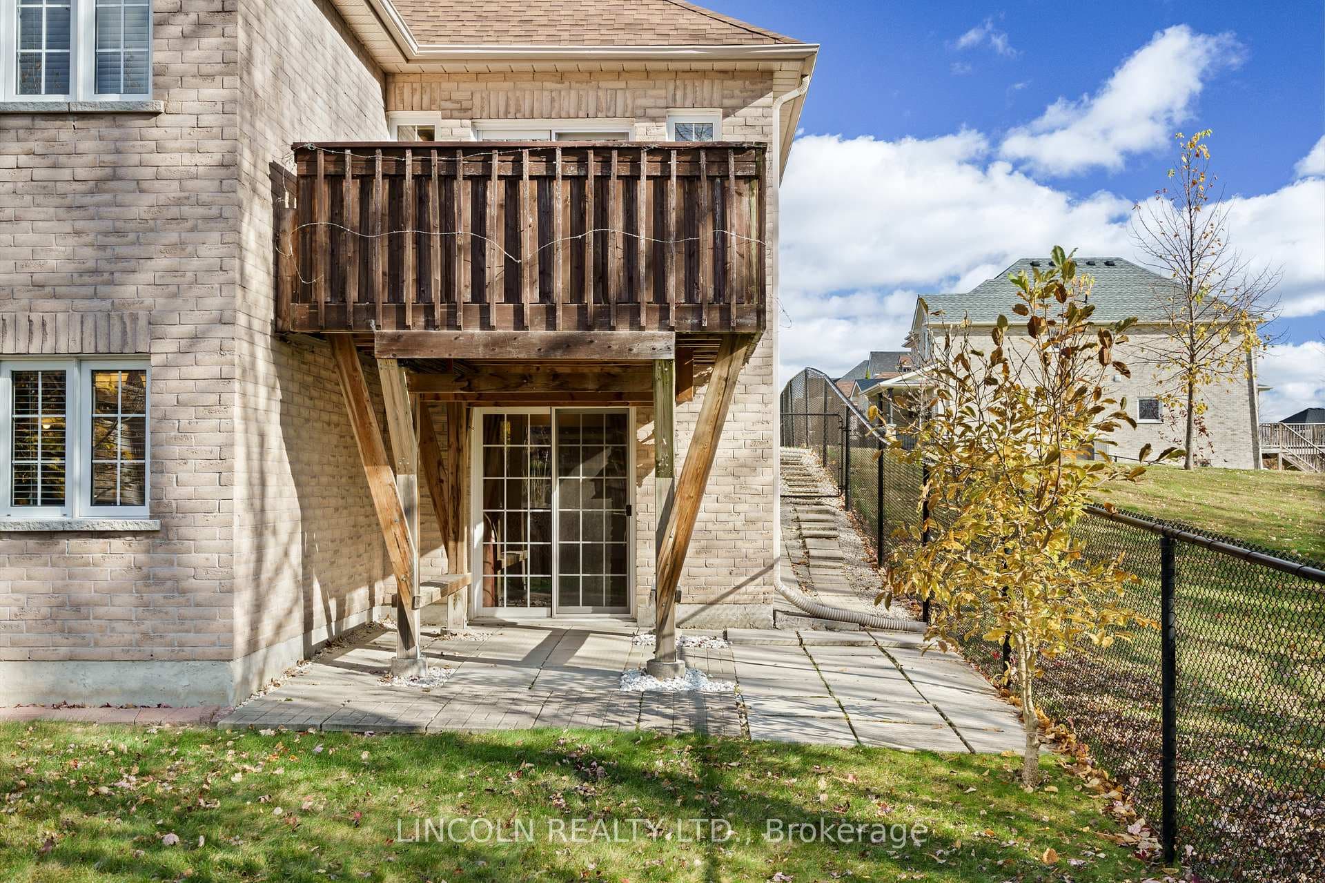 18 Glendower Crescent photo 27