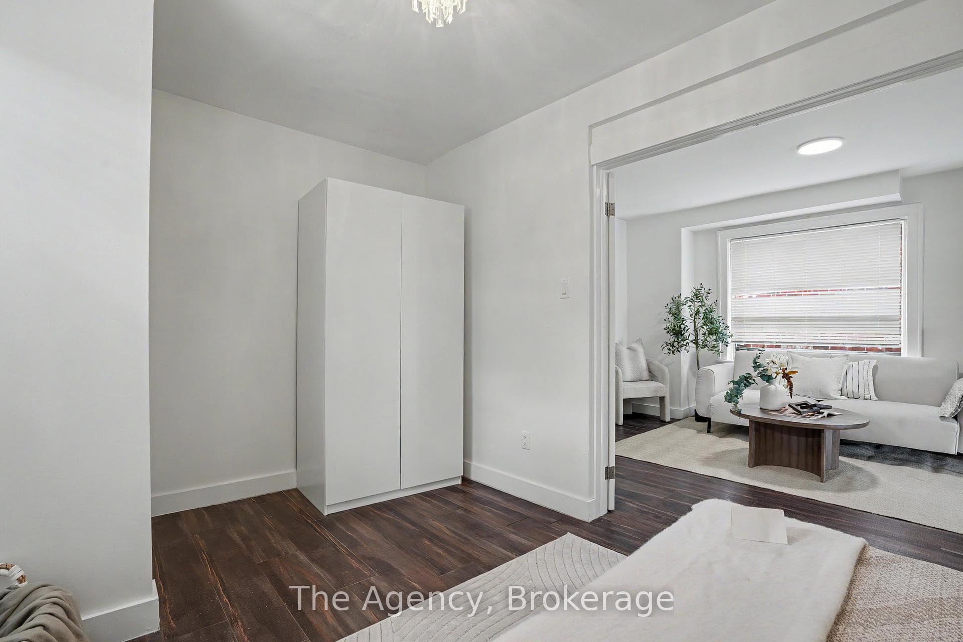 881 Lakeshore Road photo 17